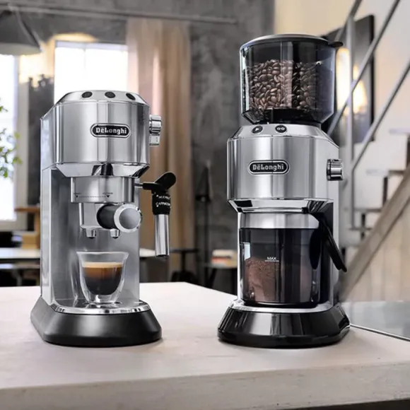 Ekspres do kawy DeLonghi Dedica Style EC 685.M